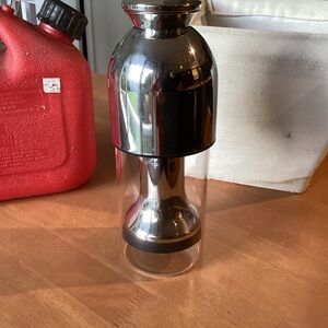 eto wine decanter in stainless: mirror finish